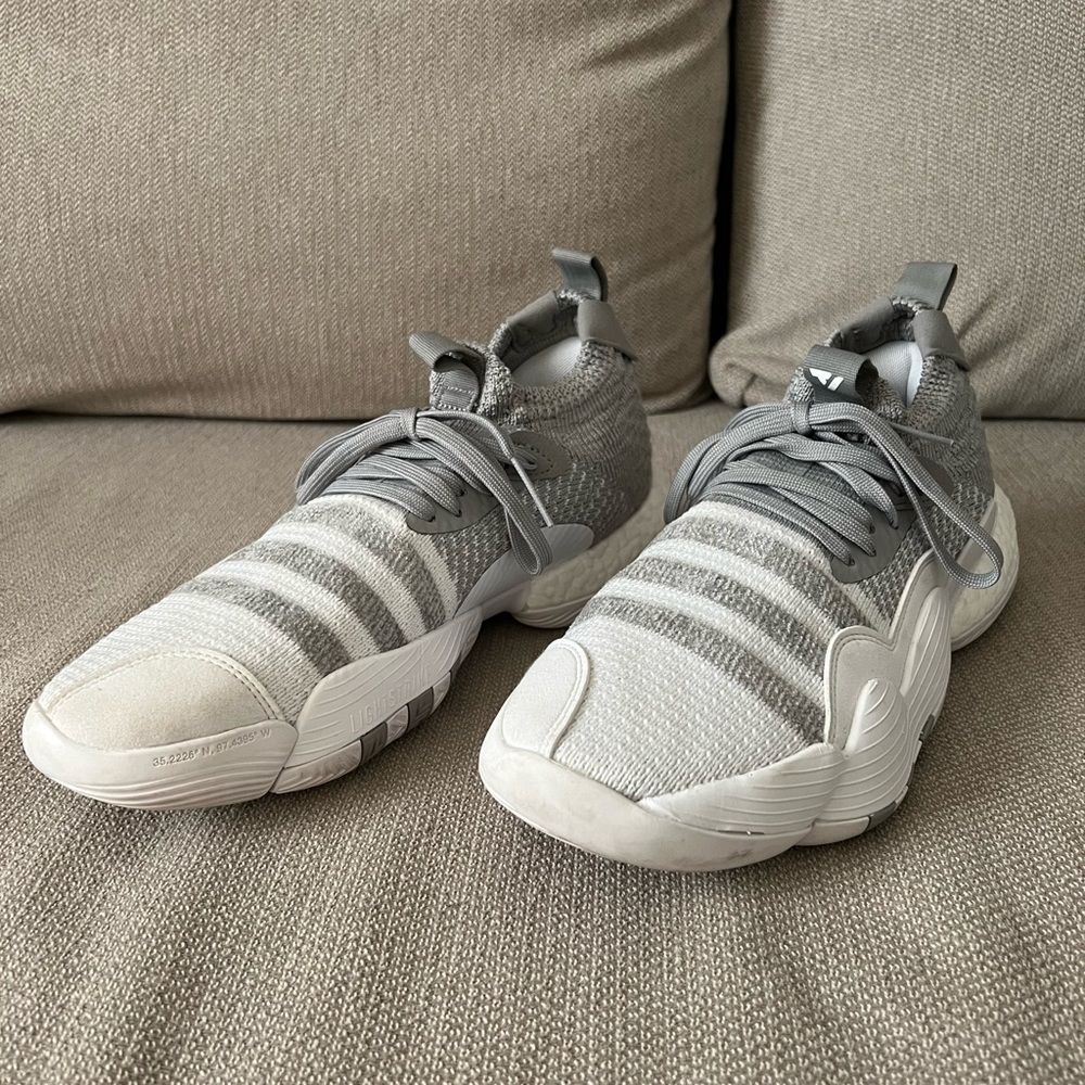 Men’s Trae Young Basketball Shoes 9.5